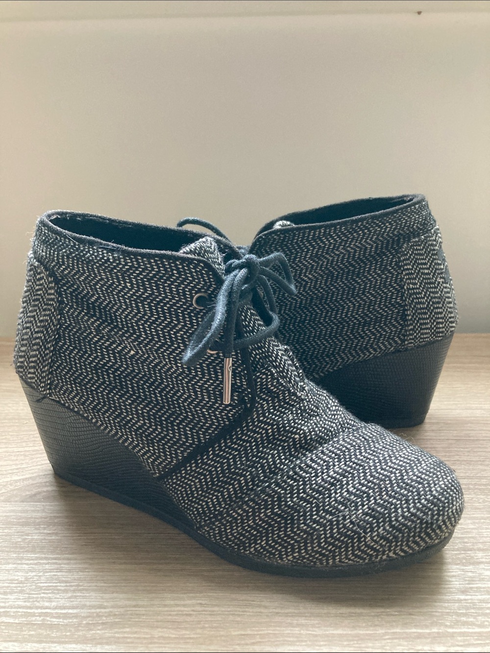 Toms herringbone textile  Black and White Wedge Lace-Up Ankle Booties 7